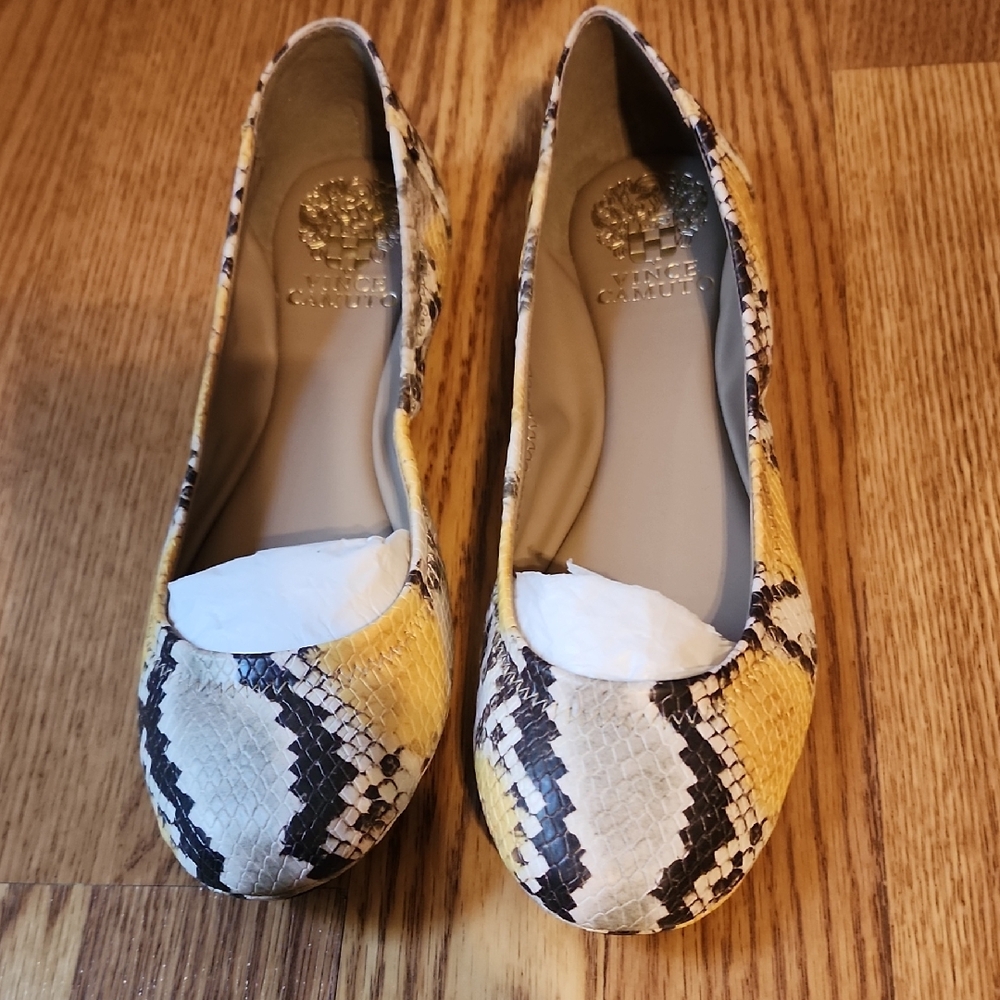 Vince Camuto Flats